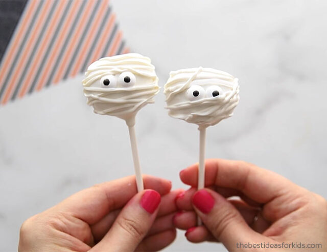 Easy Mummy Cake Pops