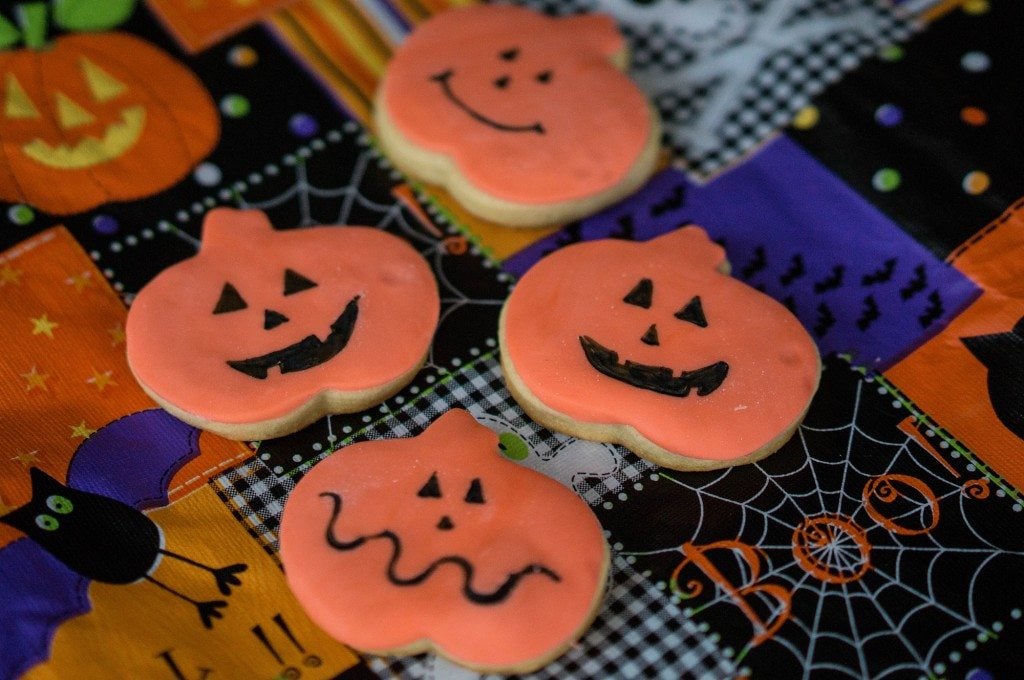 Easy Spooky Halloween Pumpkin Cookies