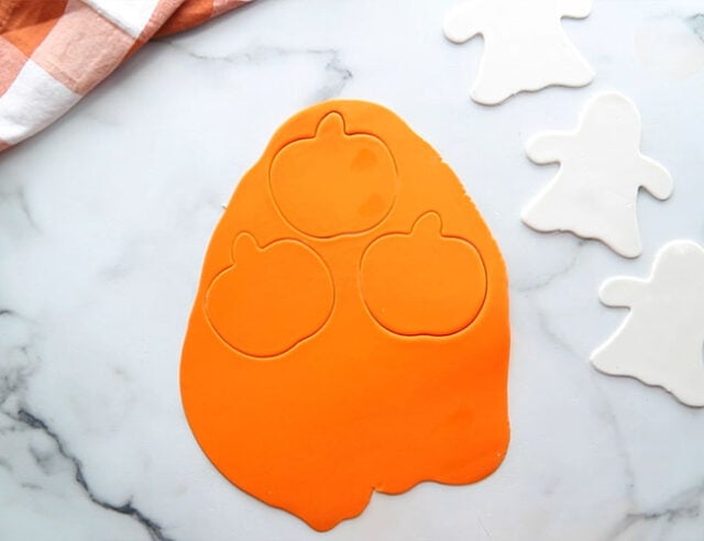 Make Orange Pumpkin Fondant