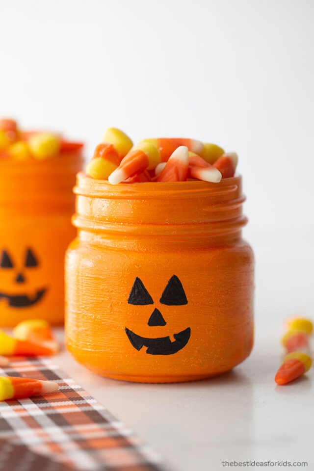 21 Easy Fall Mason Jar Crafts 8 Mason Jar Pumpkin Craft