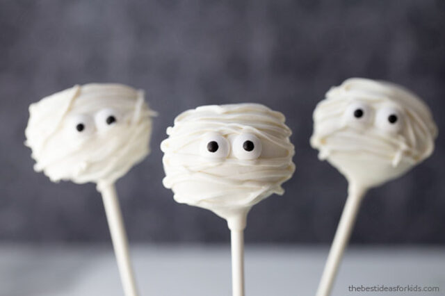 Mummy Cake Pops for Halloween