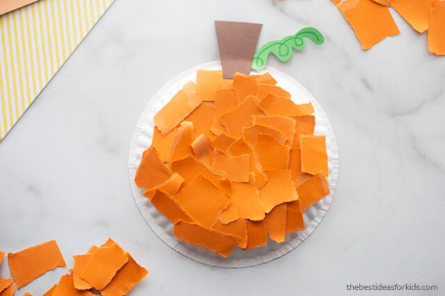 Construction paper plate pumpkin