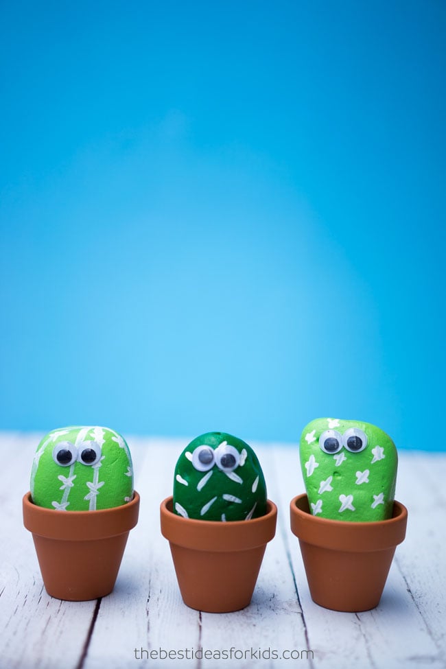 50+ painted rocks that look like succulents & cacti - I Love