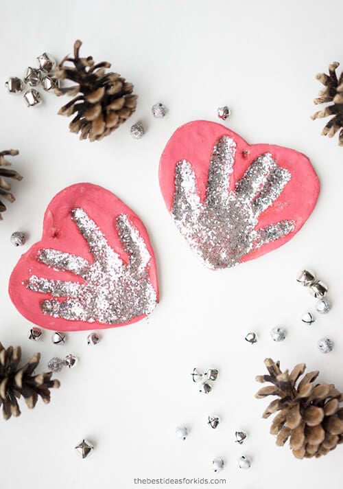 DIY Family Hand Prints - Do-It-Yourself Fun Ideas