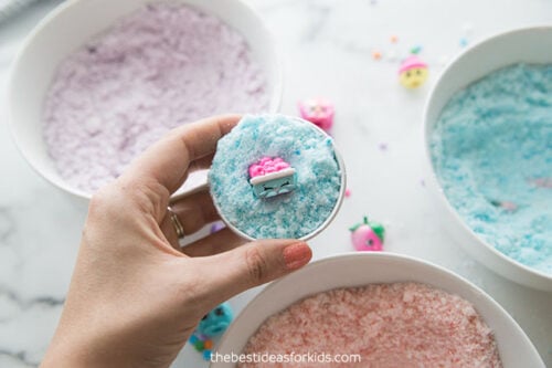 Fill the Bath Bomb Molds