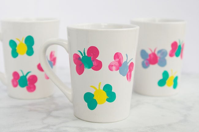 Taza de mariposa de huellas