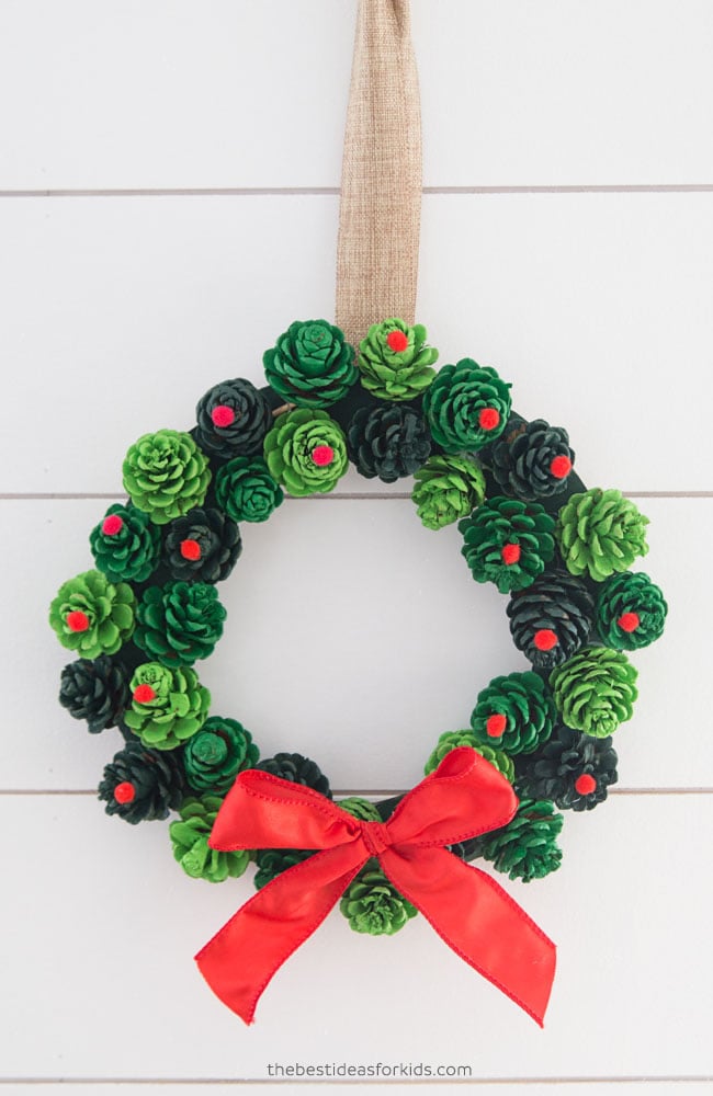 How to Make a Pinecone Wreath