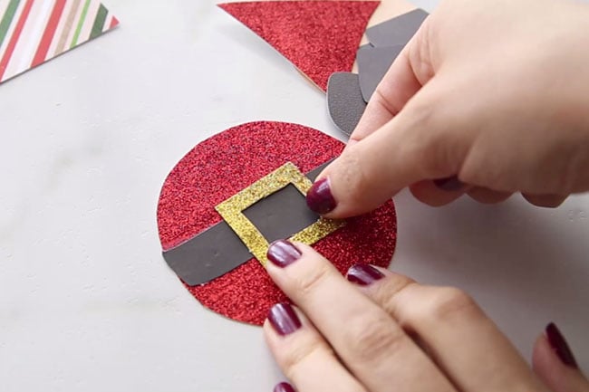 Make Santa Belt Clothespin Craft