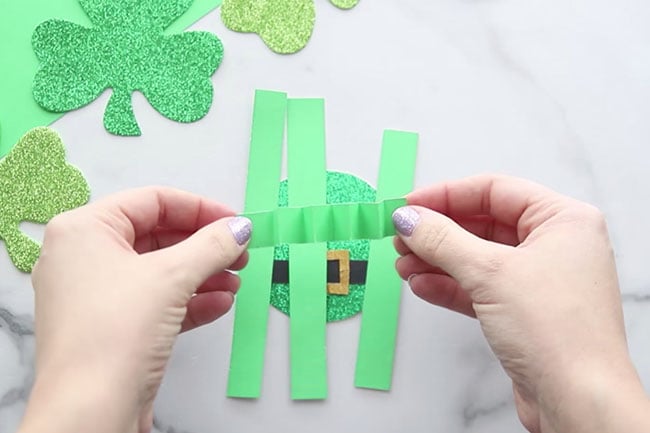 Make wiggly paper for arms