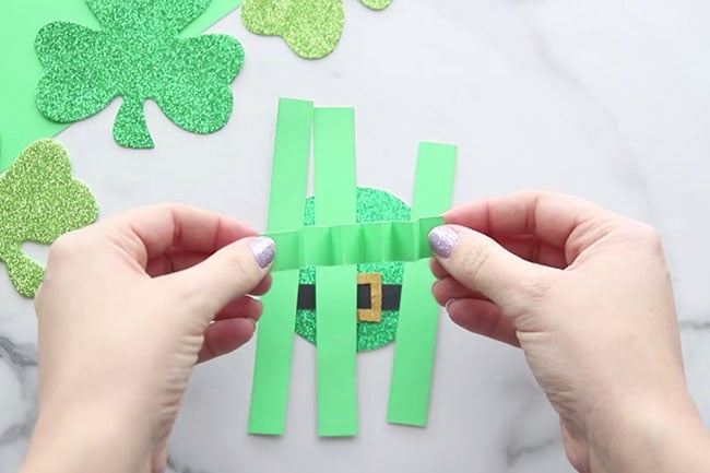 Make wiggly paper for arms