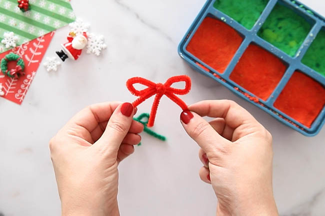 Make a Pipe Cleaner Bow