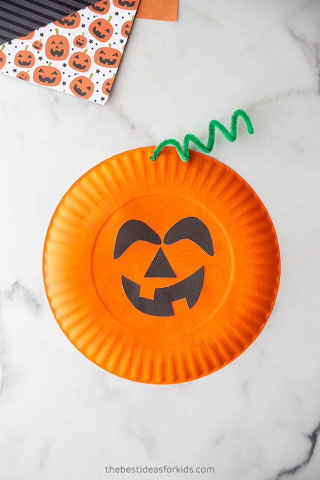 Paper Plate Pumpkin for Halloween
