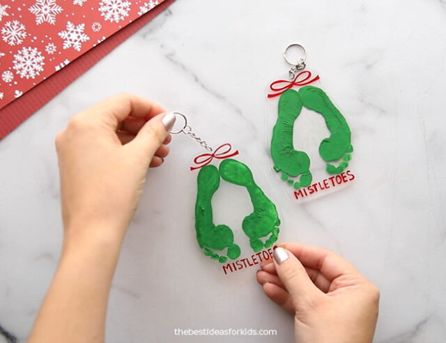 DIY Mistletoes Footprint Keychain