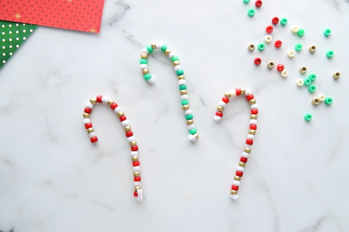 DIY Pipe Cleaner Candy Canes For Christmas - House of Hawthornes