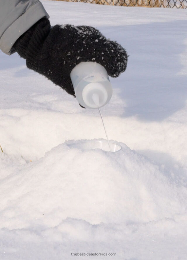 Pour vinegar into cup