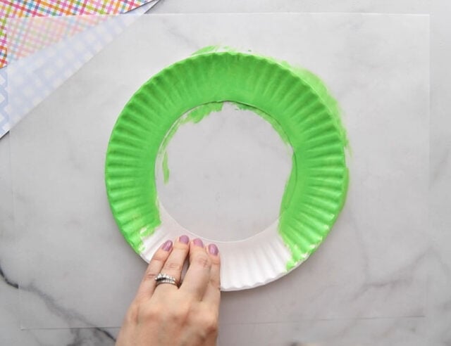 Paint paper plate green