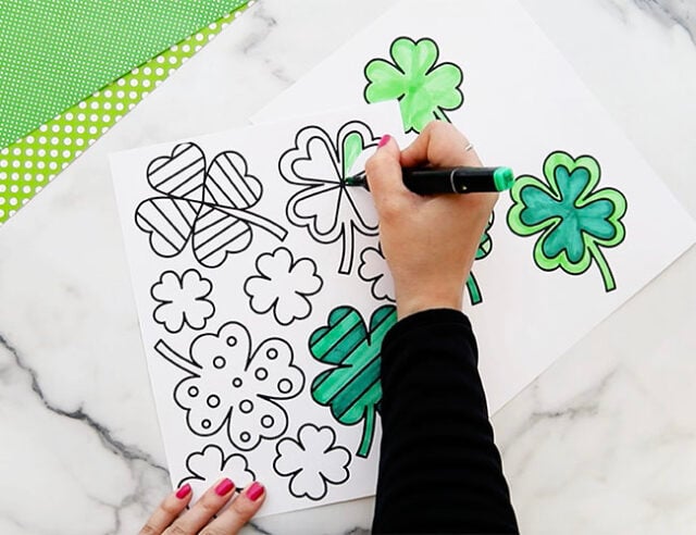 Coloring in clovers
