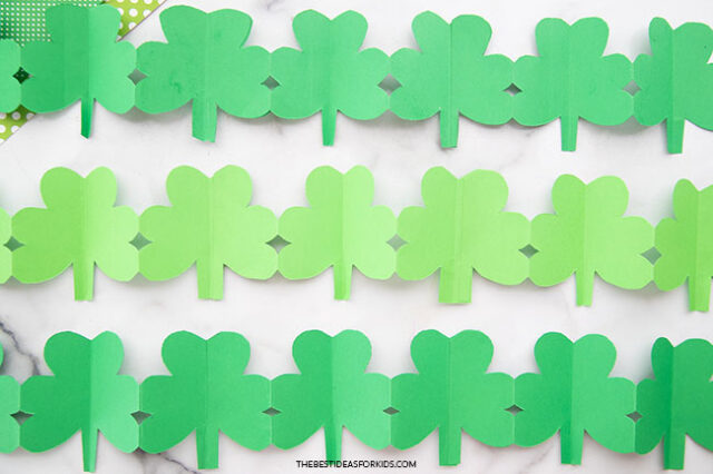 paper clover chain craft