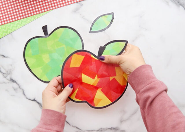 Attaching leaf onto apple