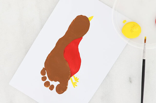 Painting on feet and beak