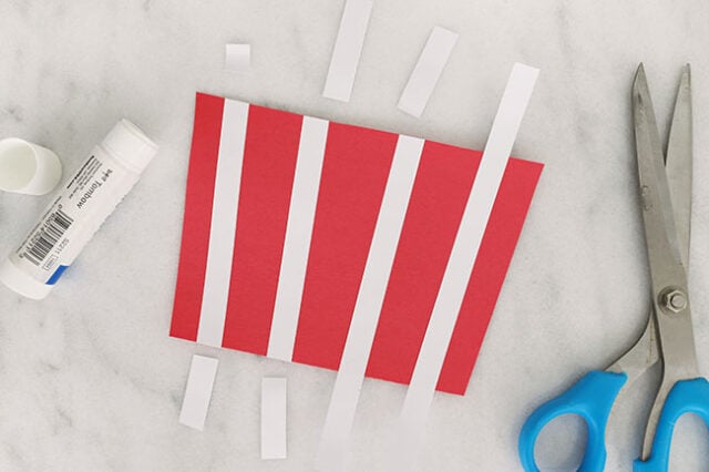 Add stripes onto the popcorn bag
