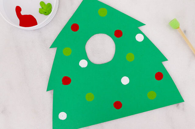 Paint dots onto christmas tree