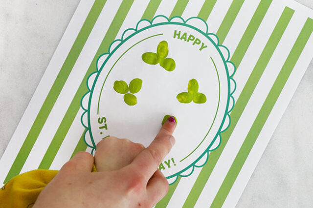 Fingerpainting clovers