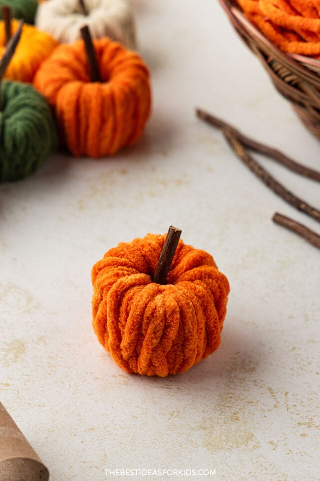 DIY Chunky Yarn Pumpkin Craft